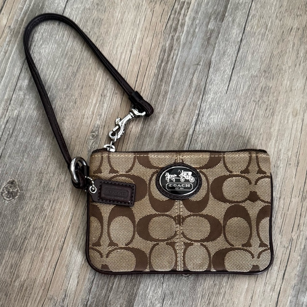 Vintage Coach wristlet in great condition.